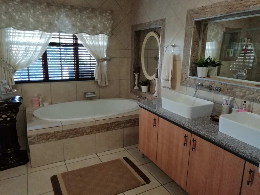 5 Bedroom Property for Sale in Keidebees Northern Cape